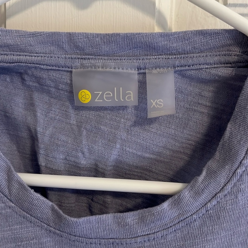Women’s XS Zella bluish/purple top
